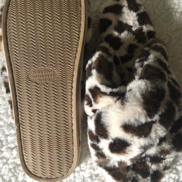 Fuzzy leopard print slippers - Picture 2 of 2
